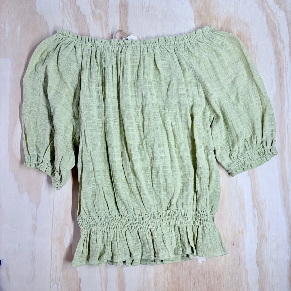 Easel NWT Green 100% Cotton Ruffled Off Shoulder Smocked Crop Top M green sage - Picture 2 of 7